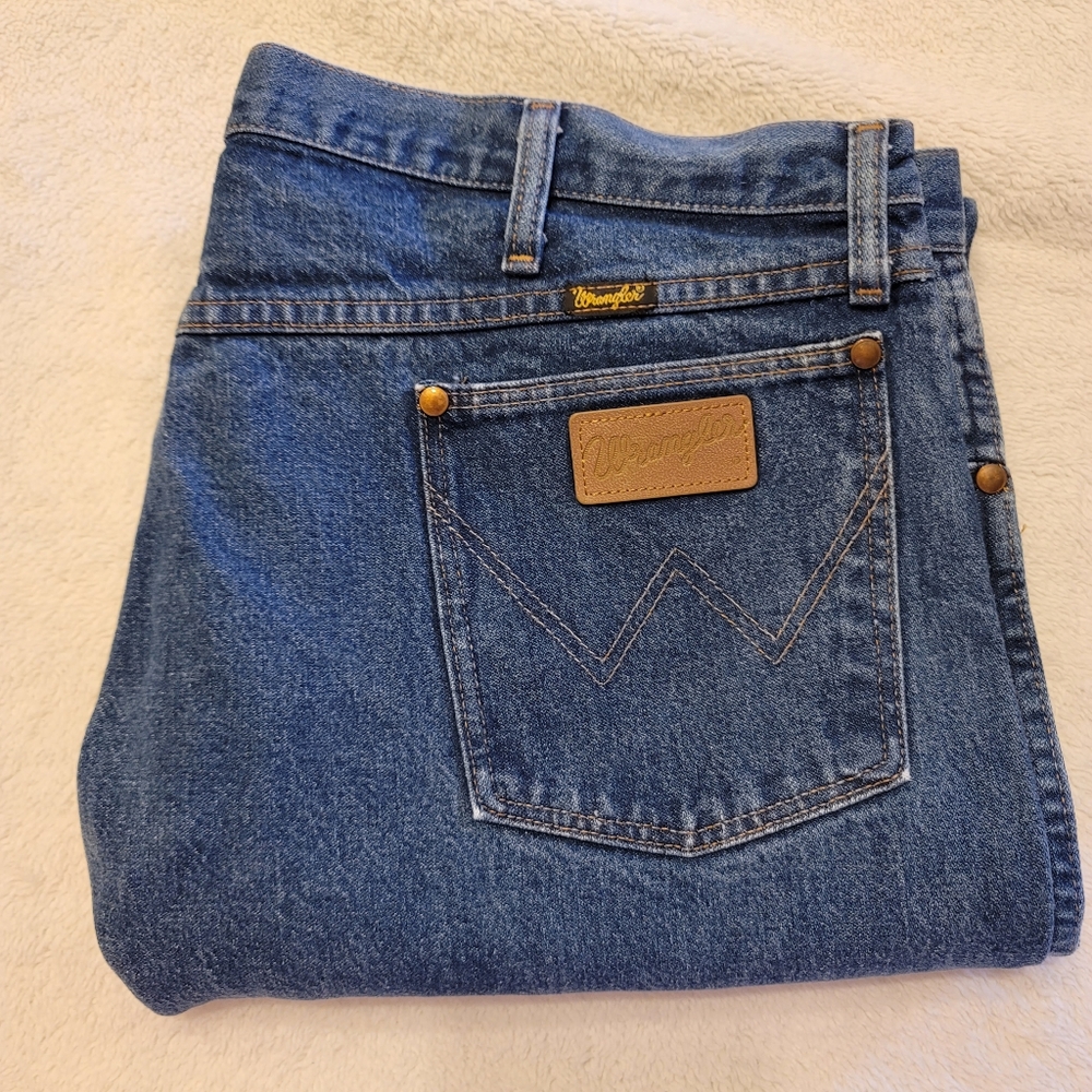 Men's VNTG Made in the USA WRANGLER Cowboy Cut Jeans Size 42x32
